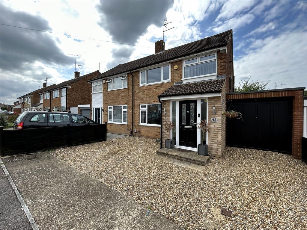 3 bed semidetached house for sale in Walgrave Road, Dunstable LU5, £375,000 Zoopla