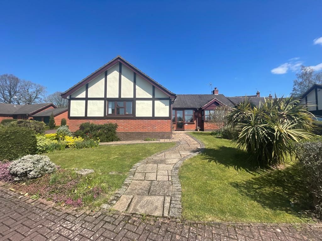 4 bed detached bungalow for sale in Woodgreen Close, Callow Hill