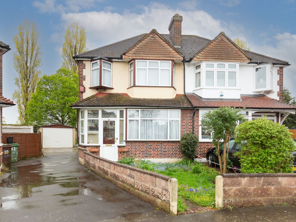 3 bed semidetached house for sale in Taunton Close, North Cheam