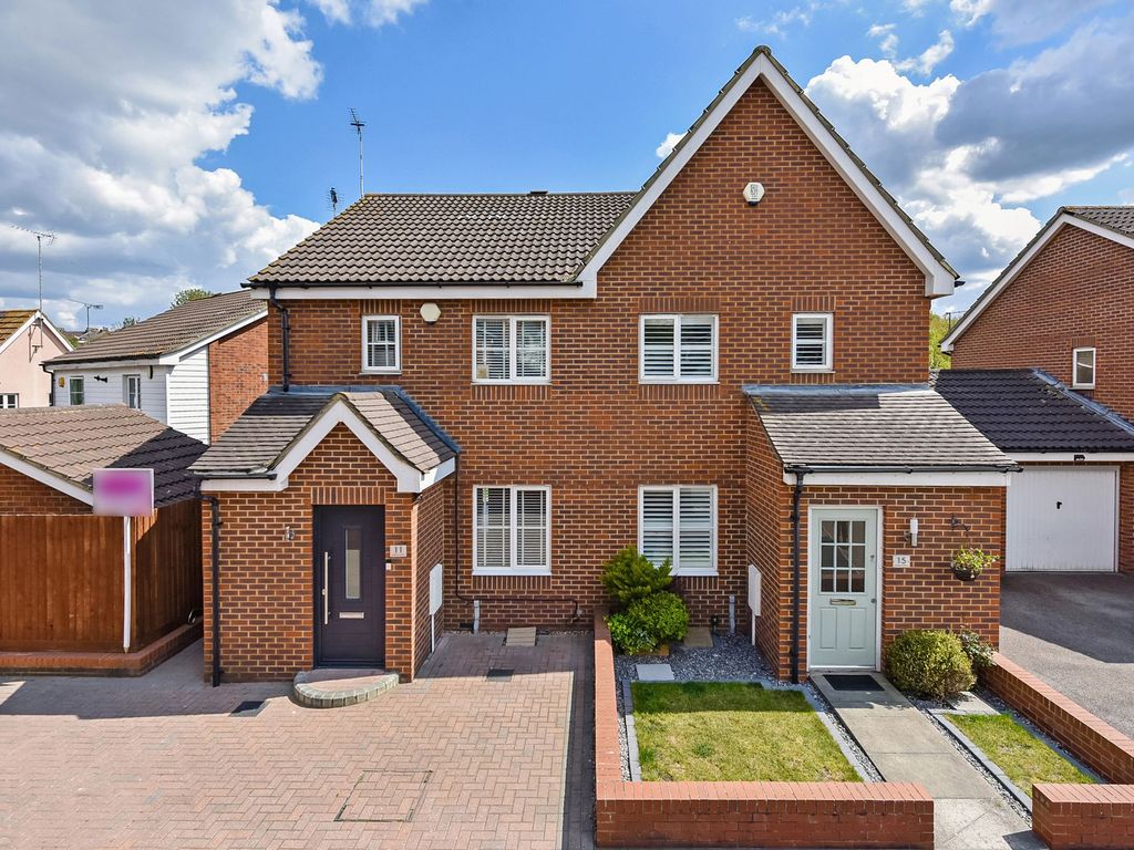 3 bed semidetached house for sale in Galleon Mews, Northfleet