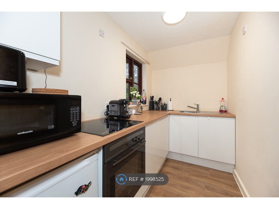 Studio to rent in Abenberg Way, Hutton, Brentwood CM13, £950 pcm Zoopla