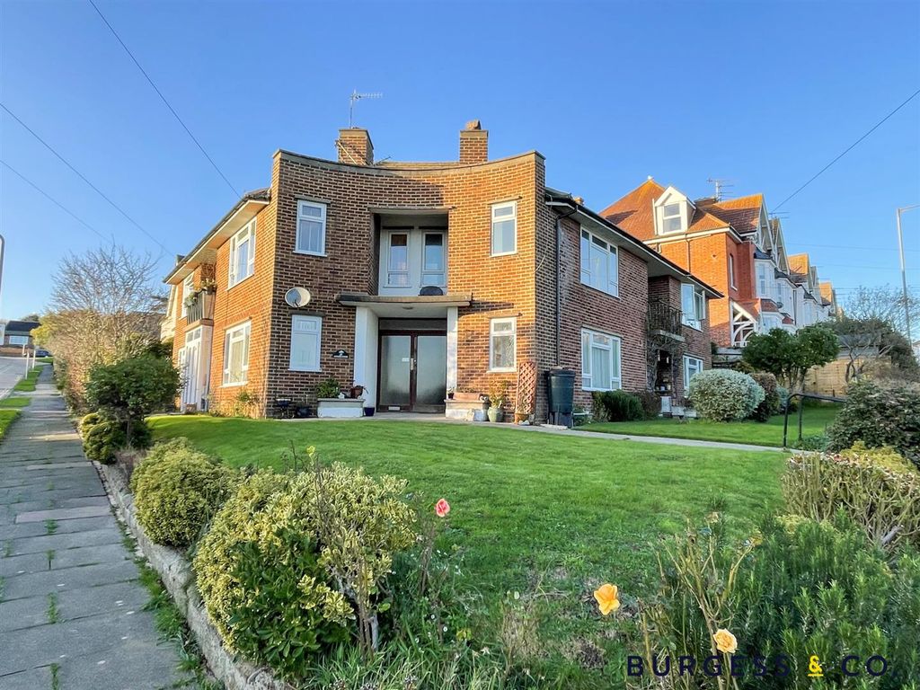 2 bed flat for sale in Manor Road, BexhillOnSea TN40 Zoopla