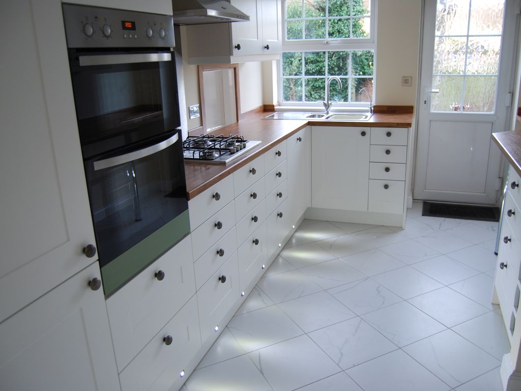 2 bed flat to rent in Cherry Tree Lane, Edwalton, Nottingham NG12, £