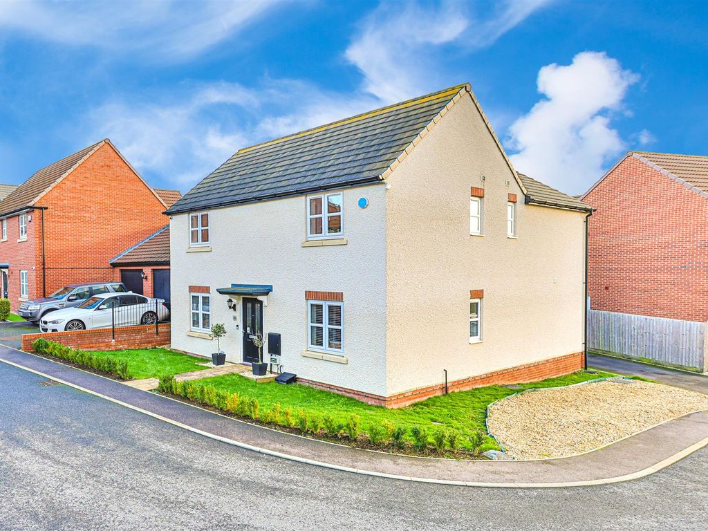 4 bed detached house for sale in Centurion Way, Burton Latimer