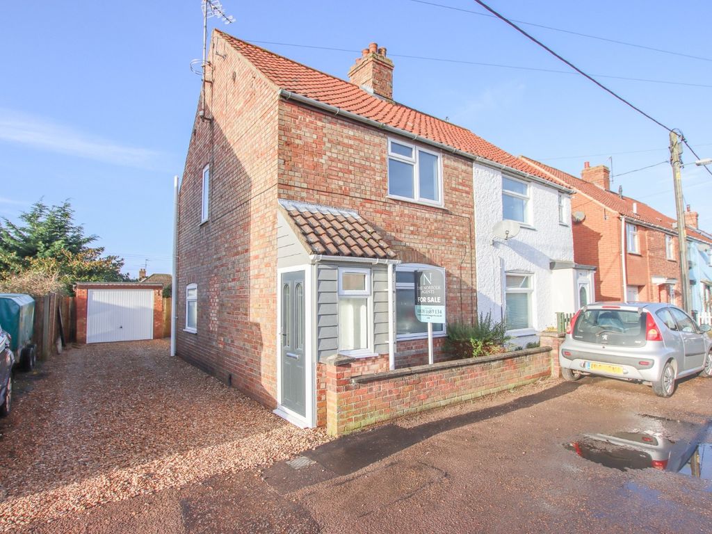 3 bed semidetached house for sale in Glebe Road, Dersingham, King's