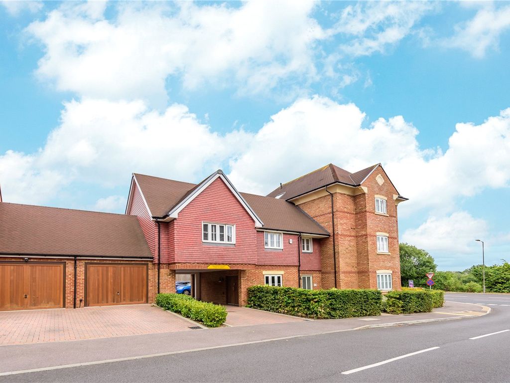 1 bed flat for sale in Meadowsweet Lane, Warfield, Bracknell, Berkshire