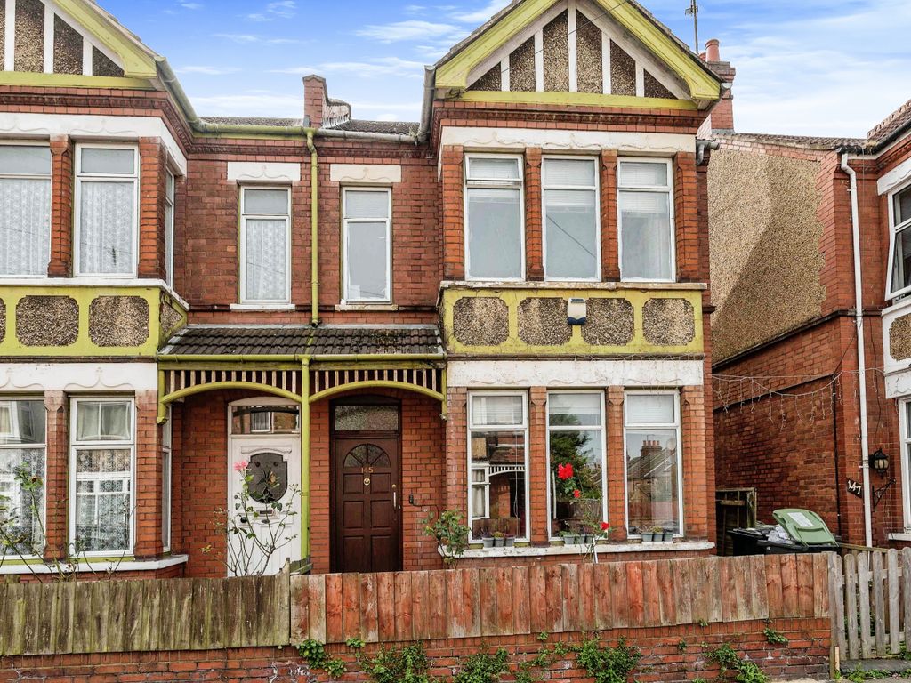 3 bed semidetached house for sale in Ashburnham Road, Luton