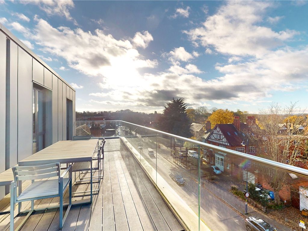 2 bed flat to rent in Alcester Road, Moseley, Birmingham B13, £1,615