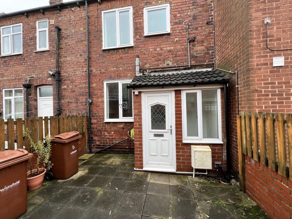 3 bed terraced house to rent in Church View, Featherstone WF7, £775 pcm