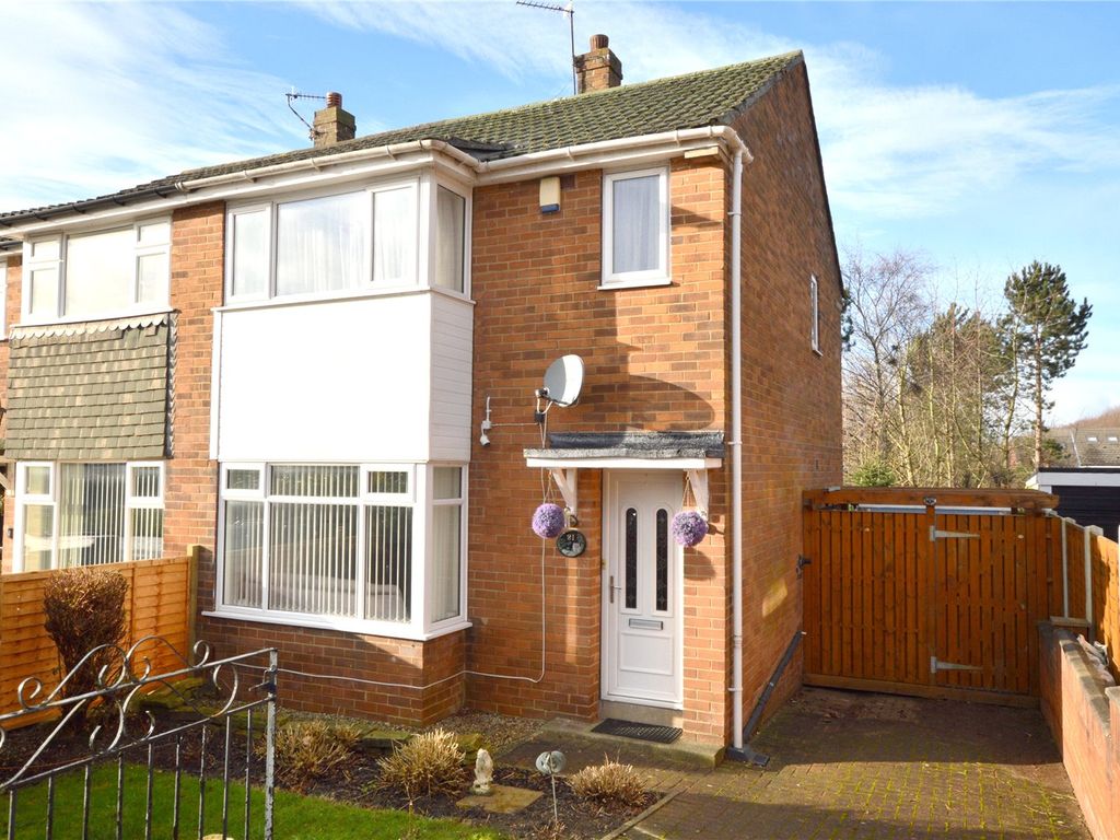 3 bed semidetached house for sale in Spring Valley Croft, Bramley