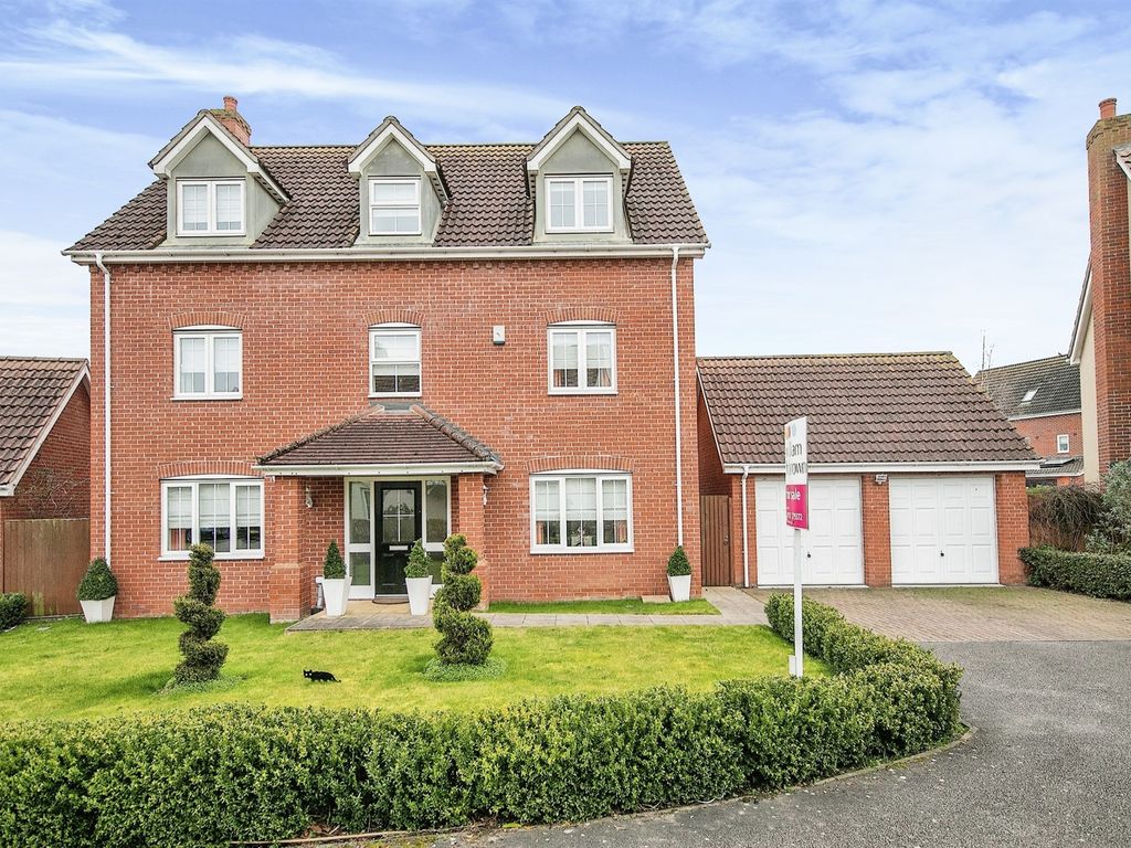 5 bed detached house for sale in Windmill Close, Great Cornard, Sudbury