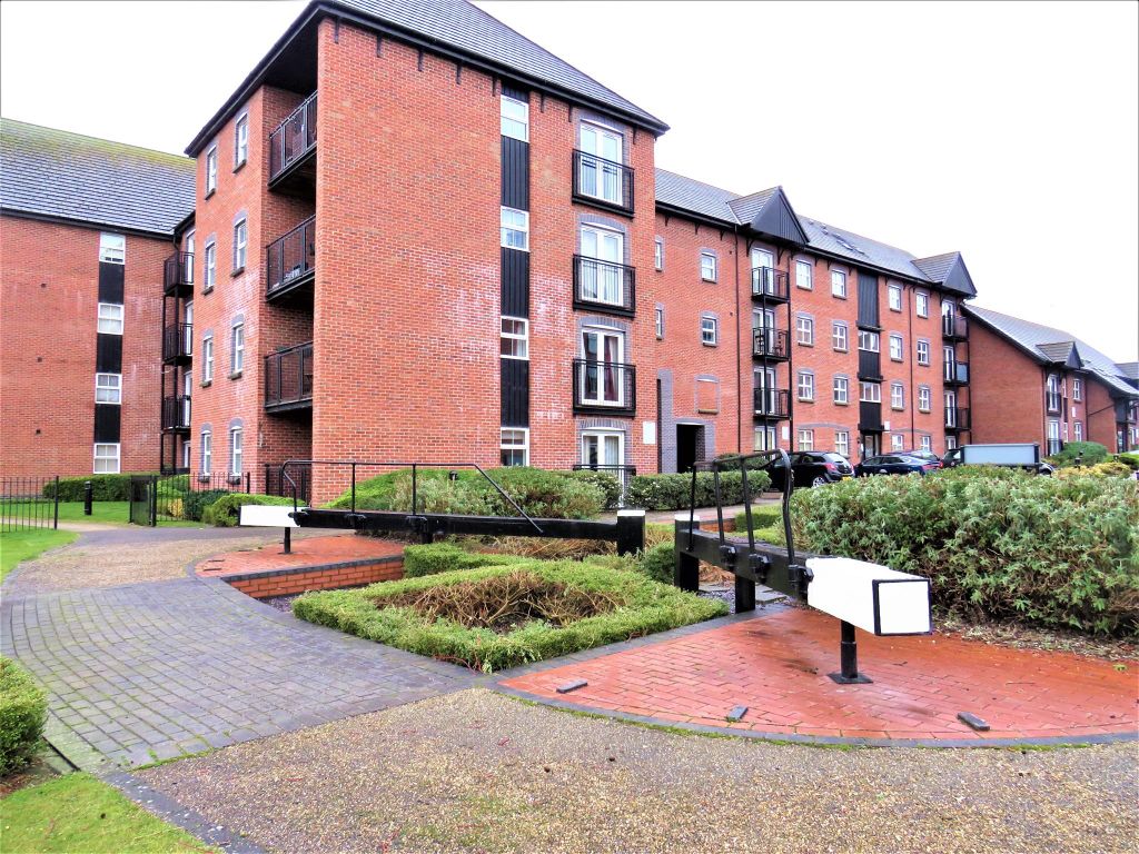 2 bed flat to rent in The Wharf, Leighton Buzzard LU7, £1,200 pcm Zoopla
