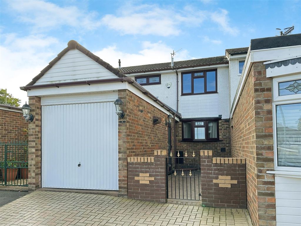 3 bed property to rent in Meadowside Drive, Whitchurch, Bristol BS14, £