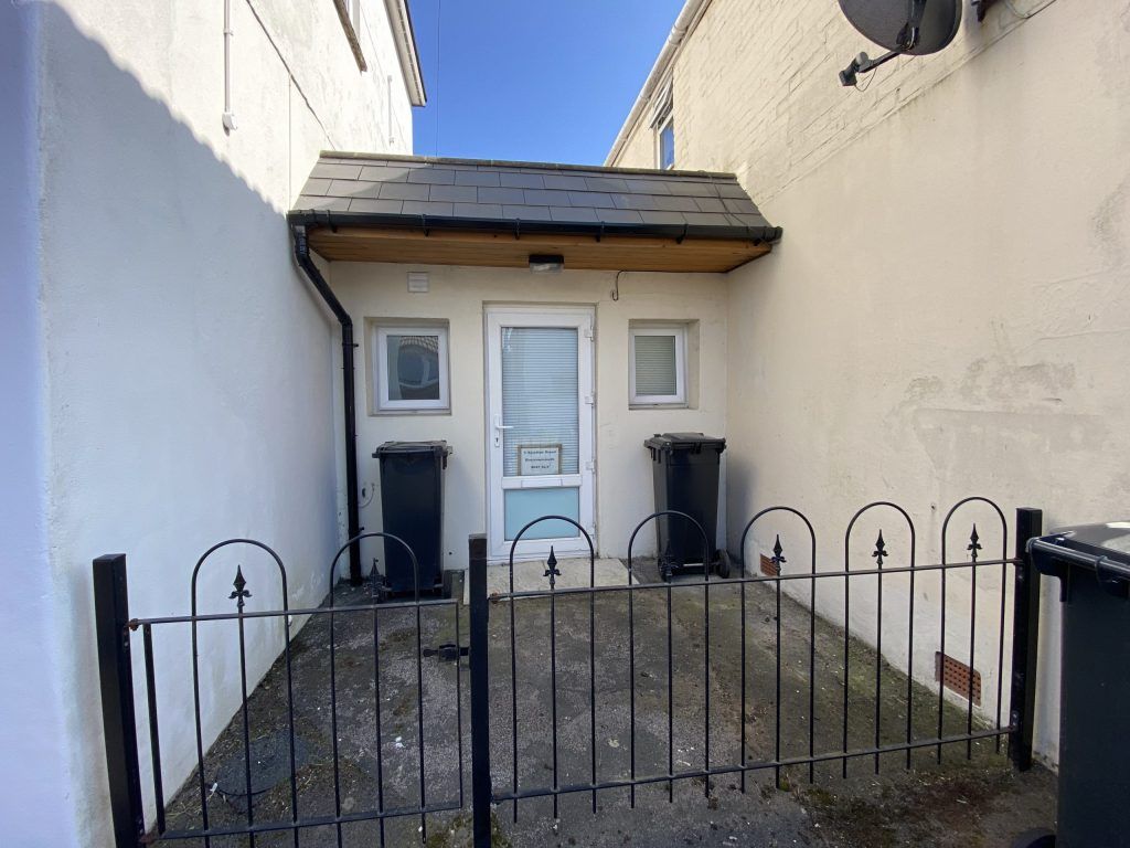 1 bed terraced bungalow for sale in Scotter Road, Bournemouth