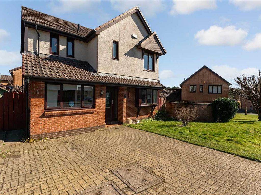5 bed detached house for sale in Alwyn Drive, Stewartfield, East