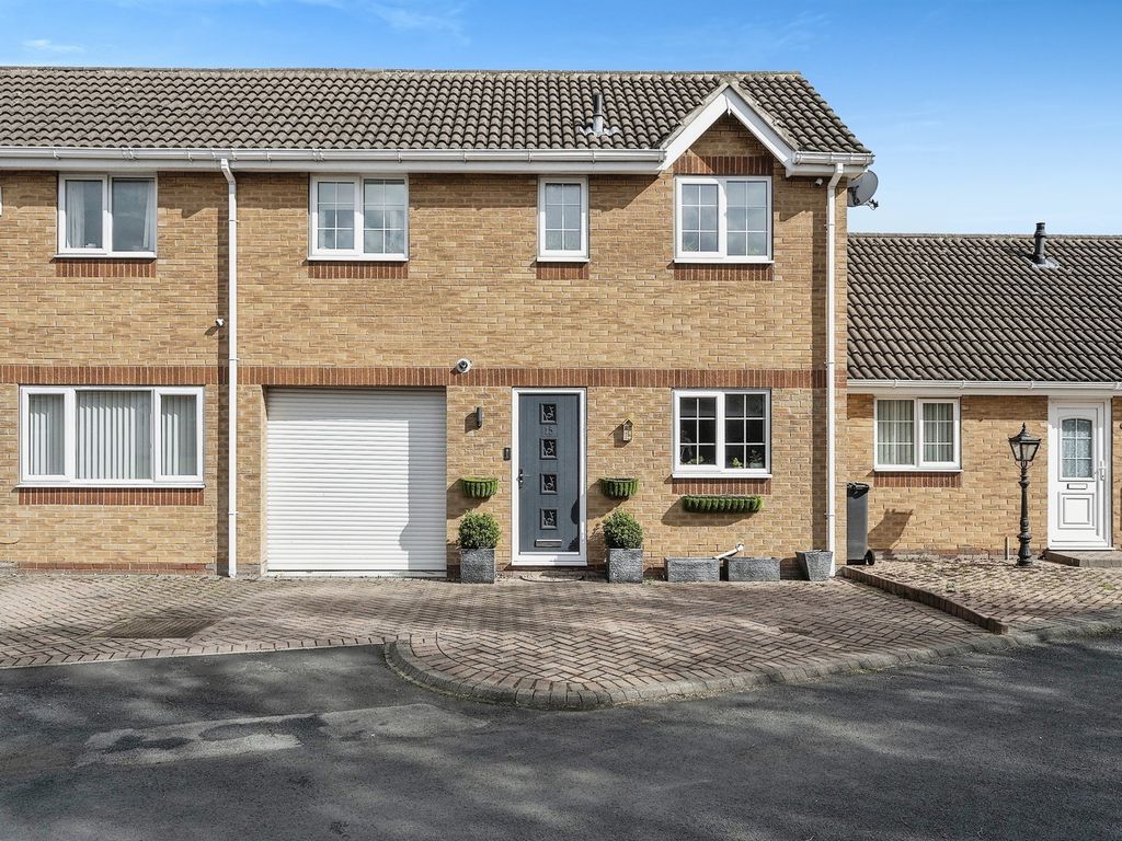 3 bed semidetached house for sale in Springwell Gardens, Balby