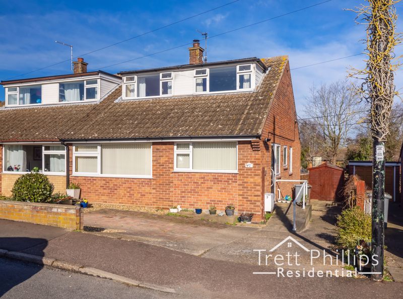 3 bed semidetached house for sale in Repton Close, Aylsham, Norwich