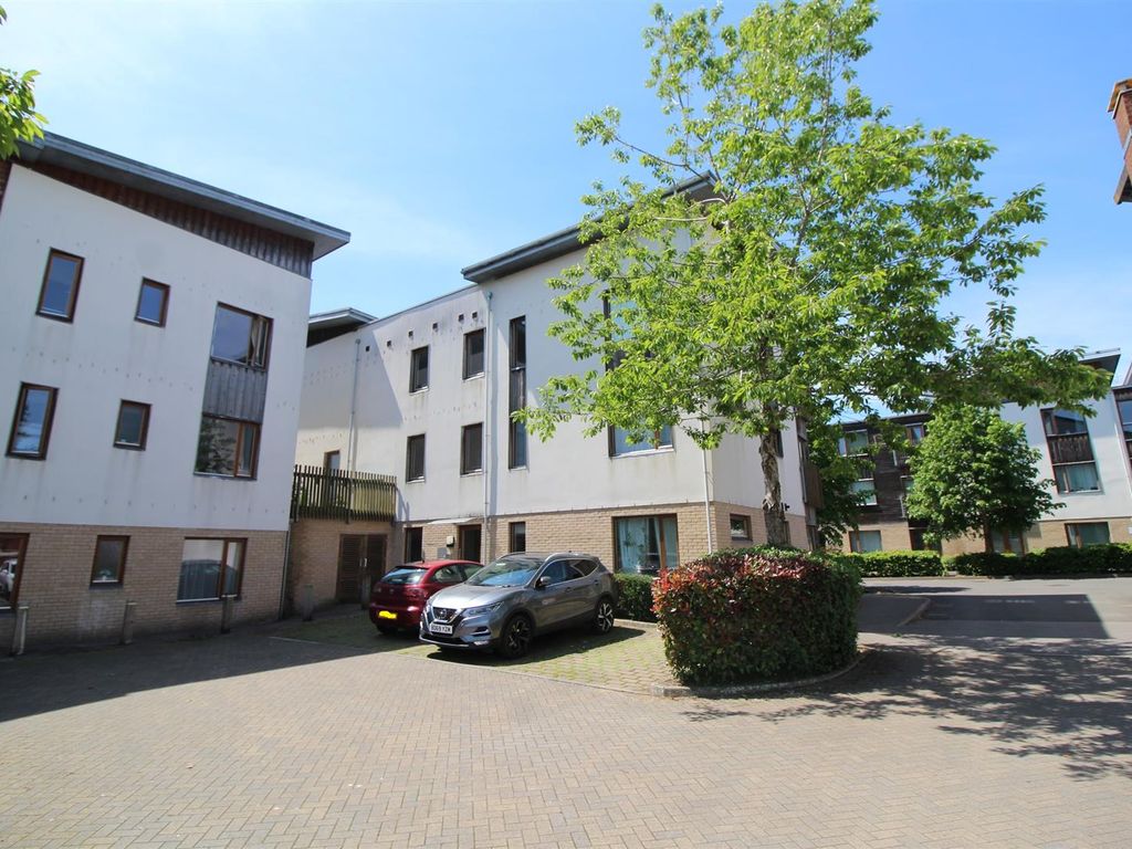 1 bed flat to rent in Great Mead, Chippenham SN15, £750 pcm Zoopla