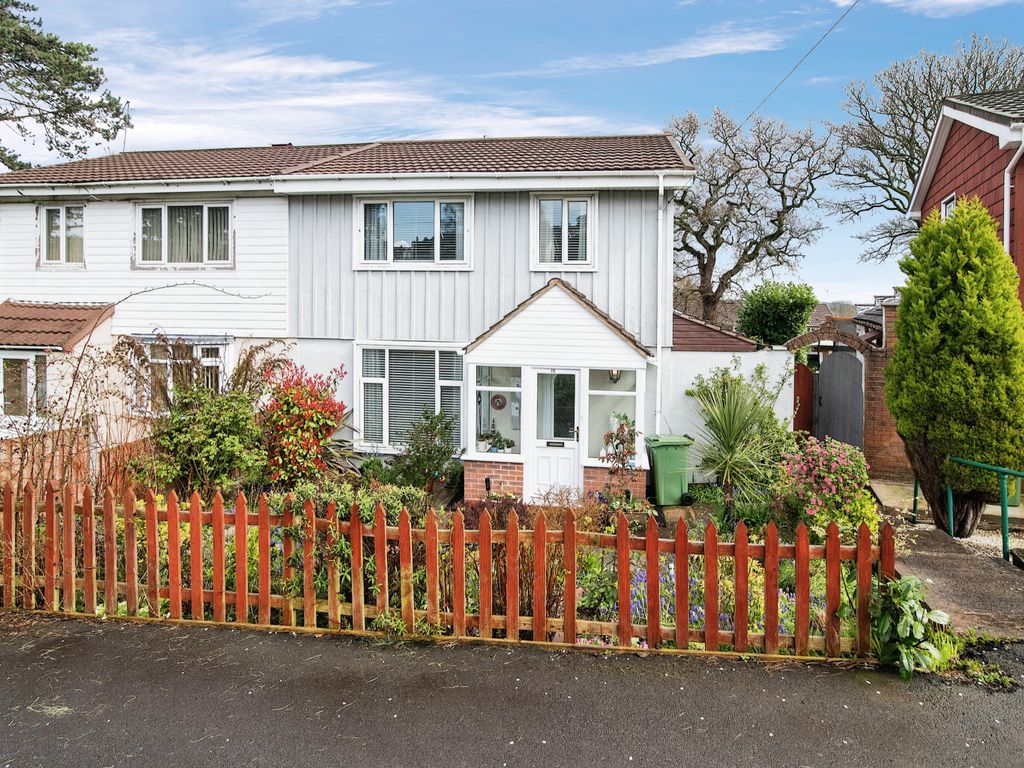 3 bed semidetached house for sale in Laburnum Close, Redditch