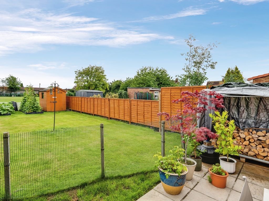 3 bed terraced house for sale in Washington Drive, Cippenham, Slough