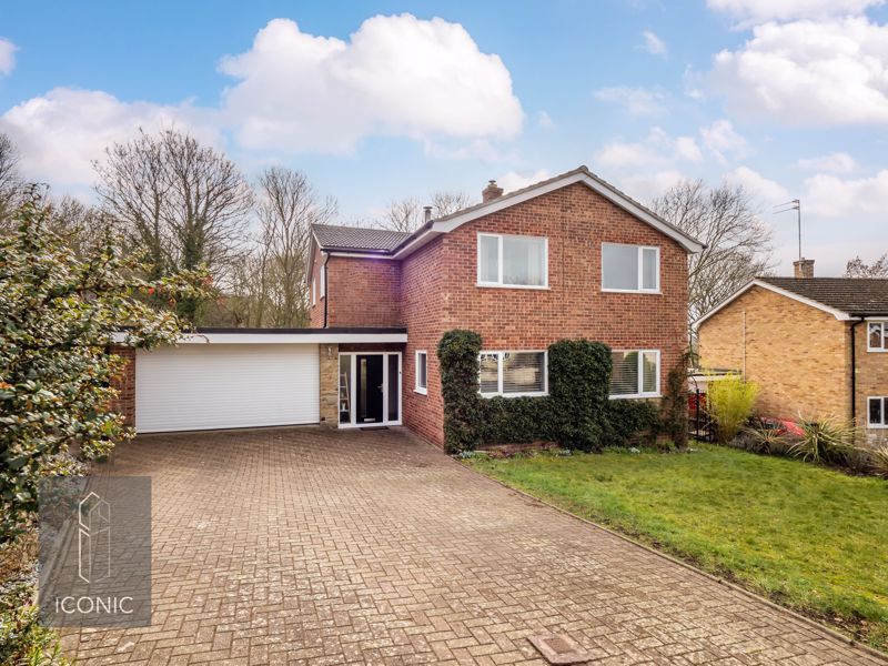 4 bed detached house for sale in Folgate Close, Old Costessey, Norwich
