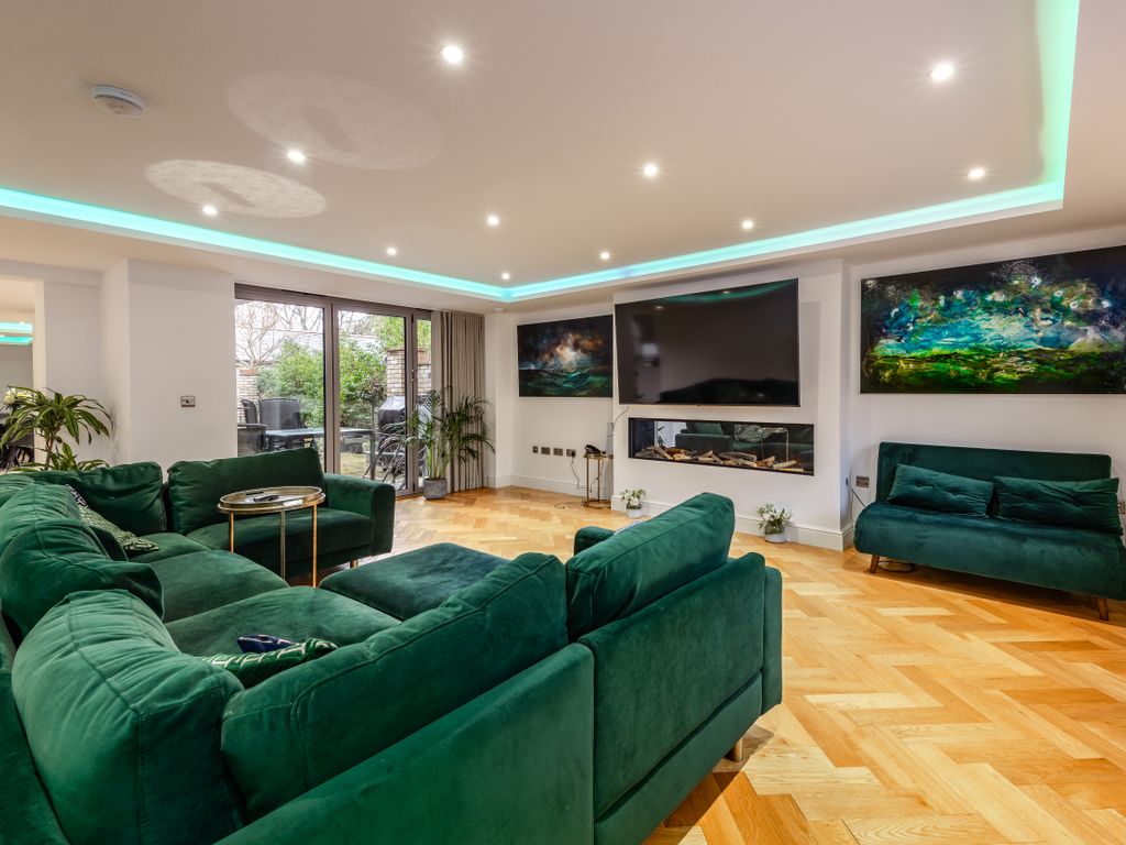 4 bed terraced house for sale in Humberstone Road, Cambridge CB4, £