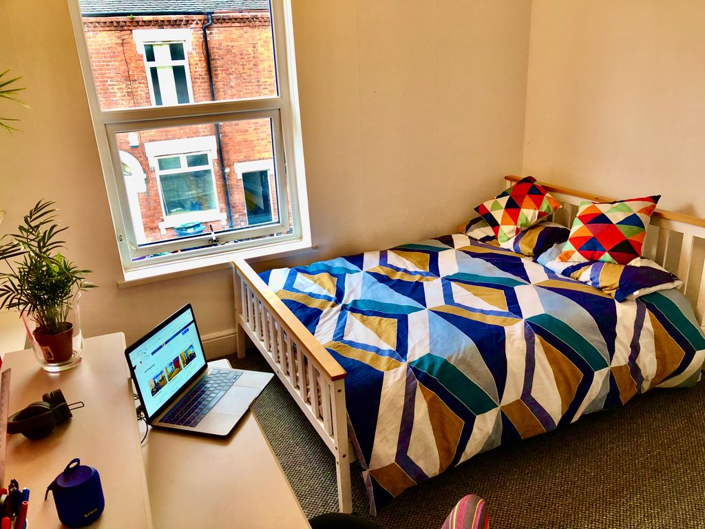 Room to rent in Thornton Road, StokeOnTrent ST4 Zoopla