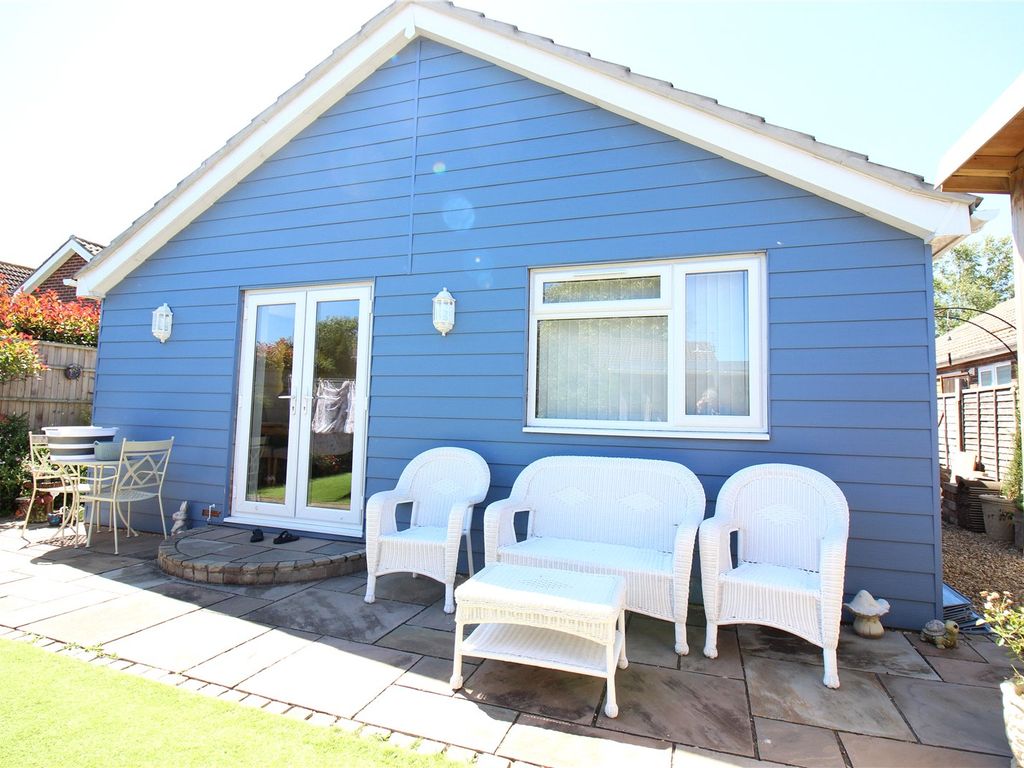 3 bed bungalow for sale in Leamington Crescent, LeeOnTheSolent