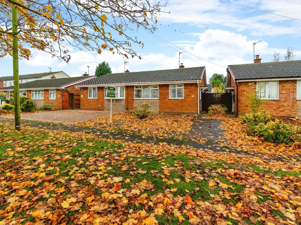 2 bed bungalow for sale in Stroud Avenue, Willenhall, West Midlands
