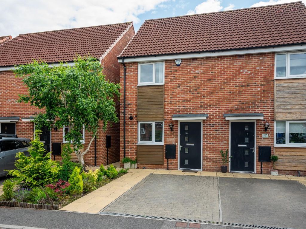 2 bed semidetached house for sale in Turner Close, Huntington Road