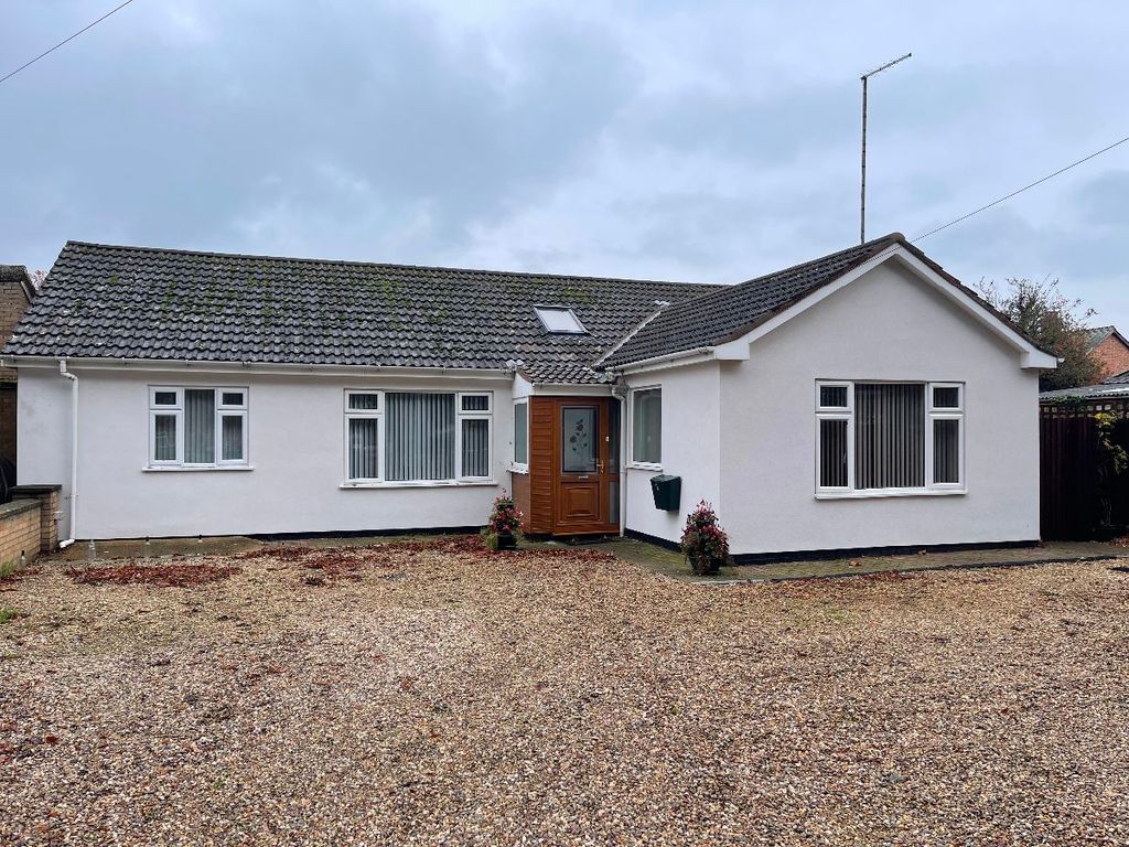 3 bed bungalow to rent in The Bank, Parson Drove, Wisbech PE13, £1,100