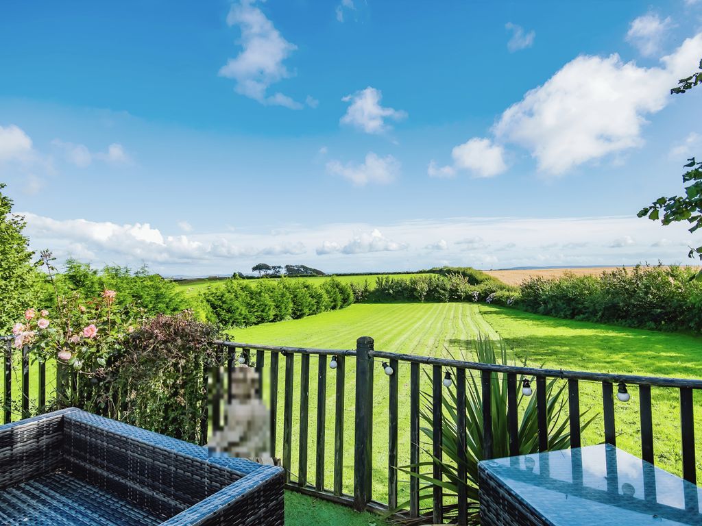 7 bed semidetached house for sale in Trimsaran Road, PenYMynydd