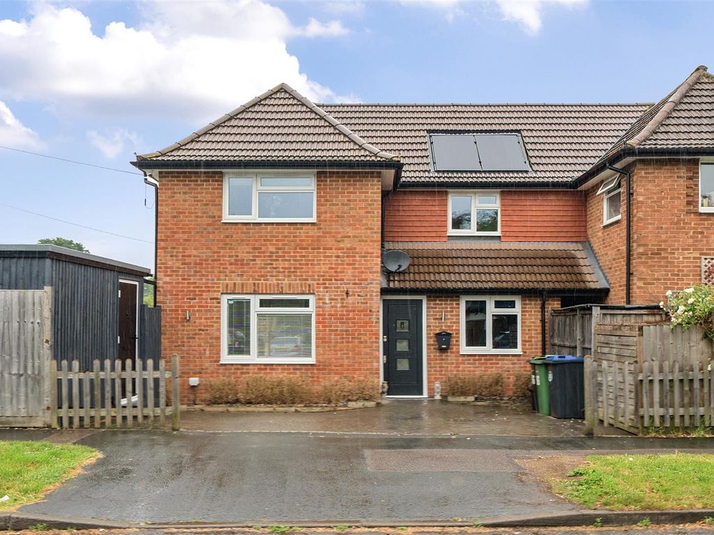 3 bed end terrace house for sale in Clare Crescent, Leatherhead KT22, £575,000 Zoopla