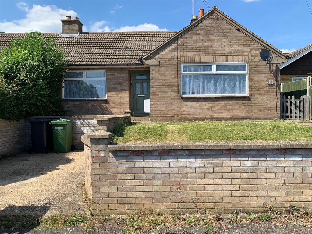 3 bed semidetached bungalow to rent in Granby Court, London Road