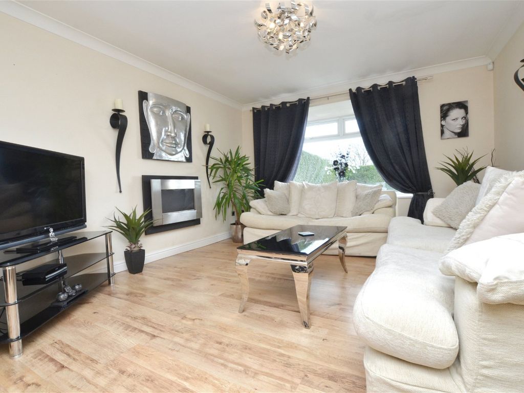 5 bed detached house for sale in Burton Road, Barnsley S71, £320,000