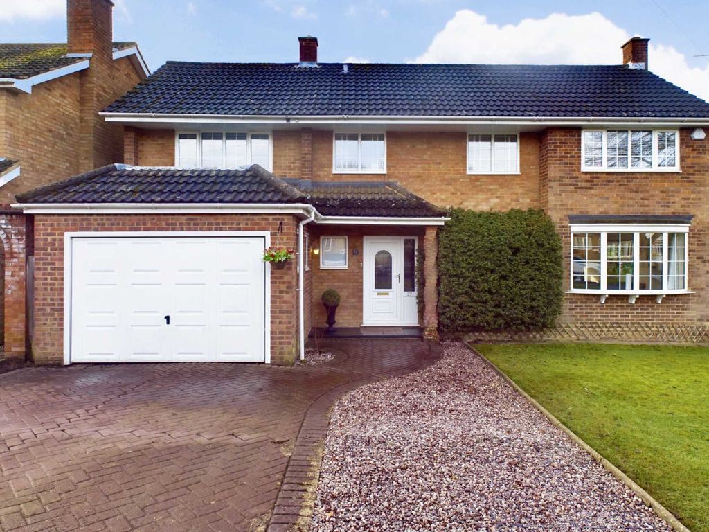 4 bed detached house for sale in Ashtree Way, Boxmoor HP1, £750,000