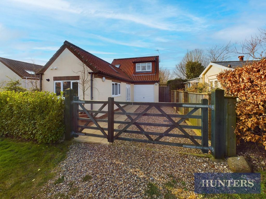 2 bed detached bungalow for sale in Spring Lane, Bempton, Bridlington