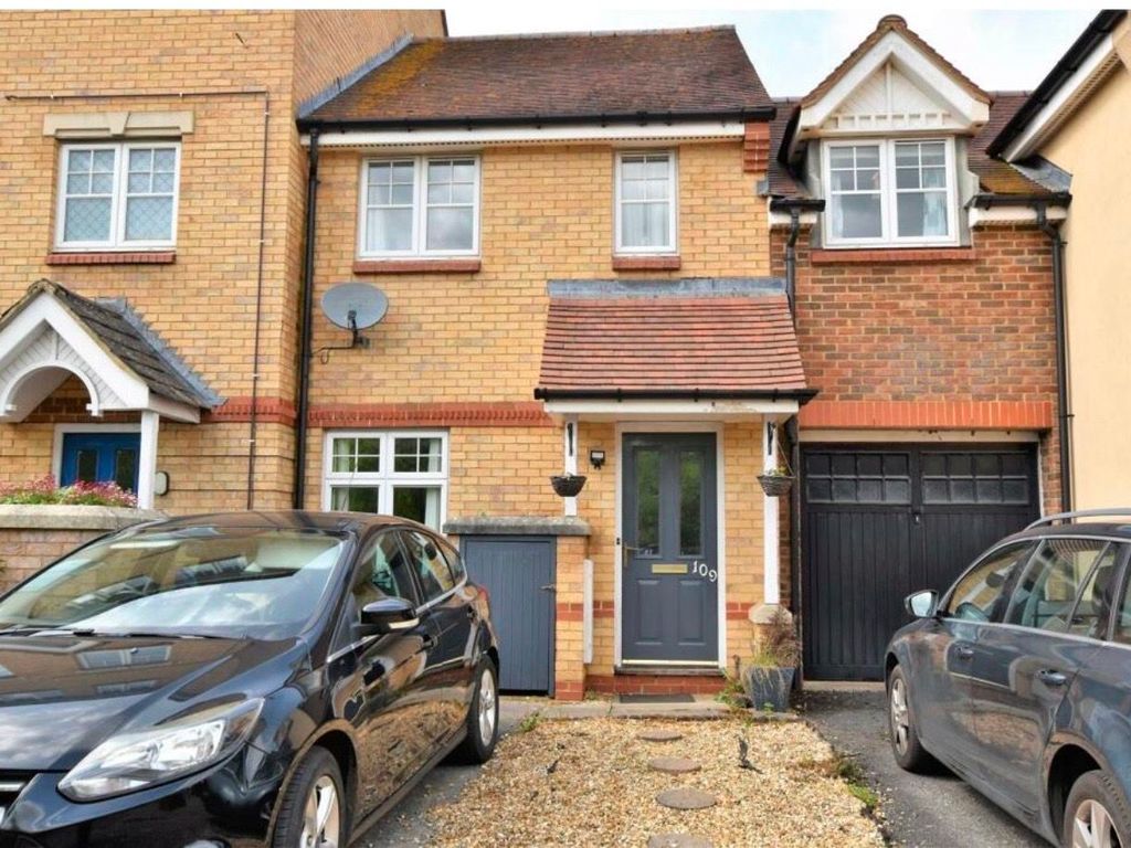 2 bed terraced house to rent in Lucerne Avenue, Bicester OX26, £1,250