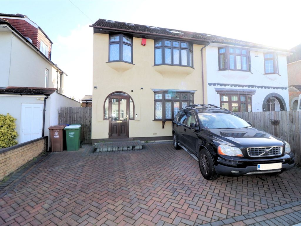 4 bed semidetached house for sale in Shinglewell Road, Erith DA8, £