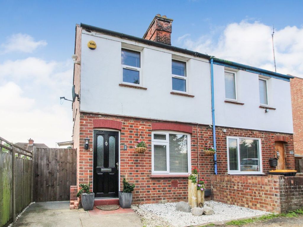 2 bed semidetached house for sale in Street, Clapham, Bedford