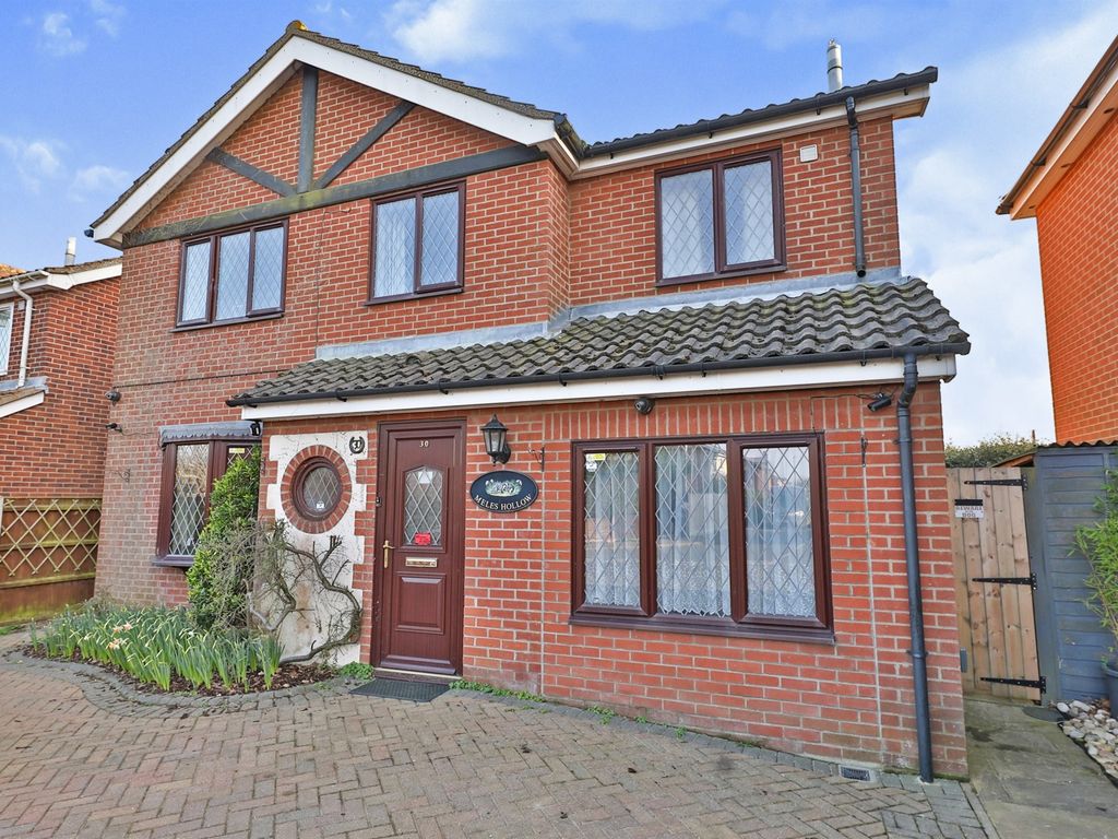5 bed detached house for sale in Old Post Road, Briston, Melton