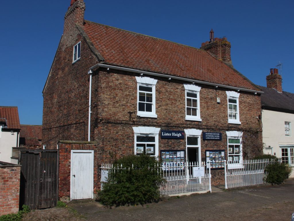 3 bed semidetached house for sale in St. James Square, Boroughbridge