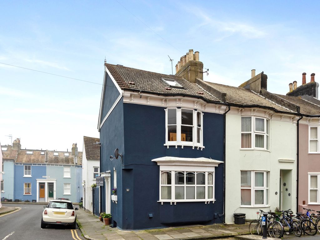 2 bed end terrace house for sale in Bute Street, Brighton BN2, £600,000