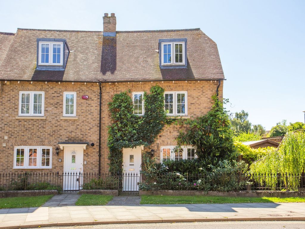 3 bed end terrace house for sale in Upper Chantry Lane, Canterbury CT1