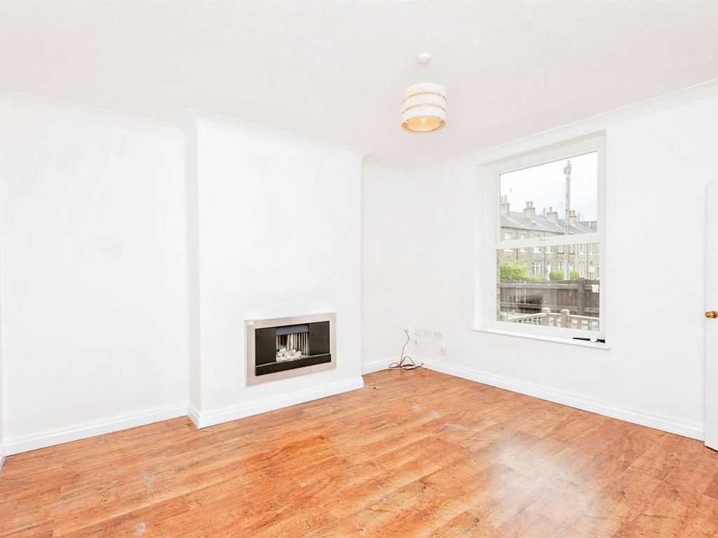 4 bed end terrace house for sale in Belton Street, Moldgreen