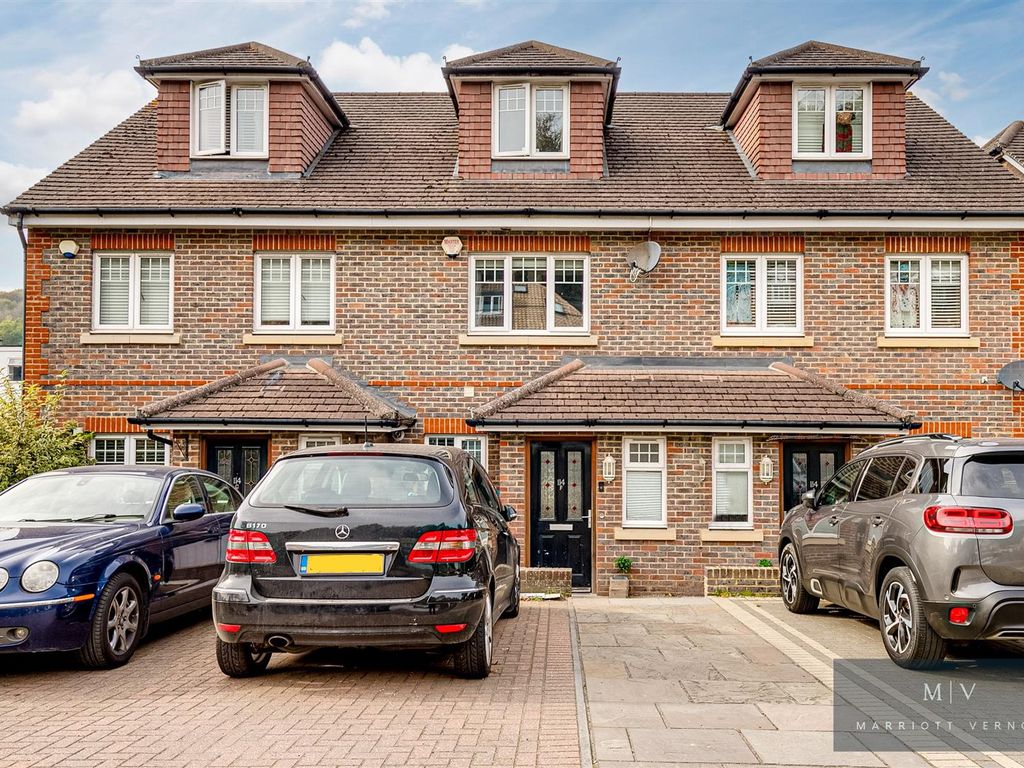 3 bed town house for sale in Sunningvale Avenue, Biggin Hill, Westerham