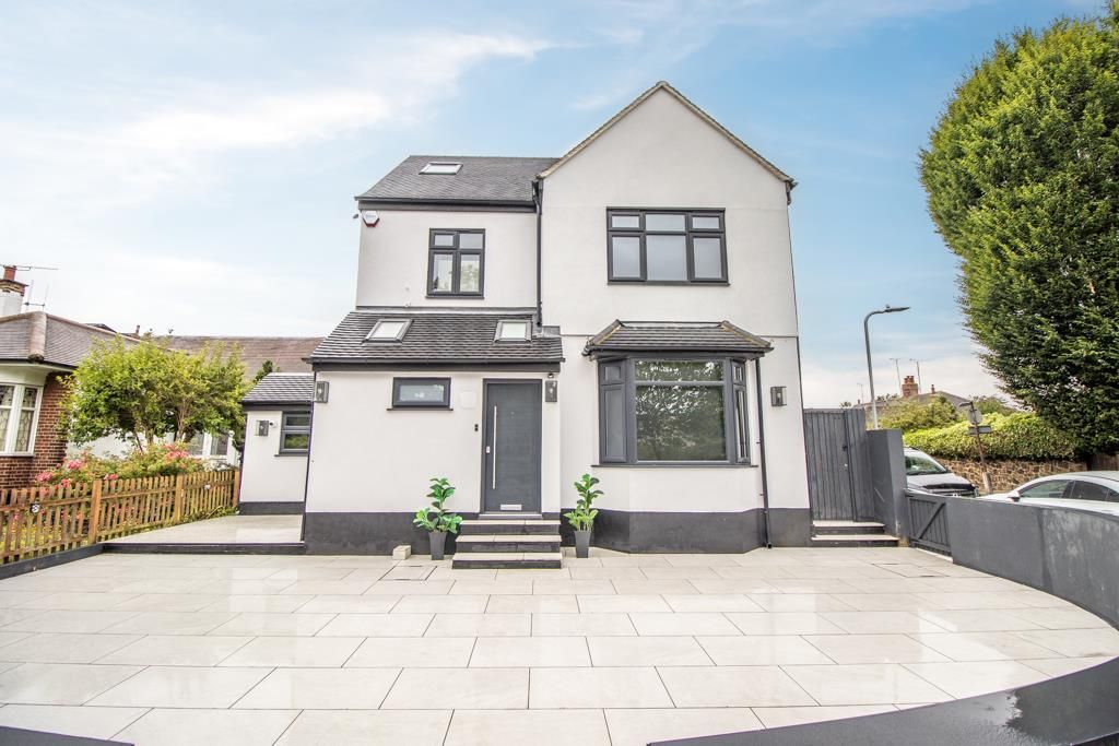 7 bed detached house for sale in Eastern Avenue, SouthendOnSea SS2, £