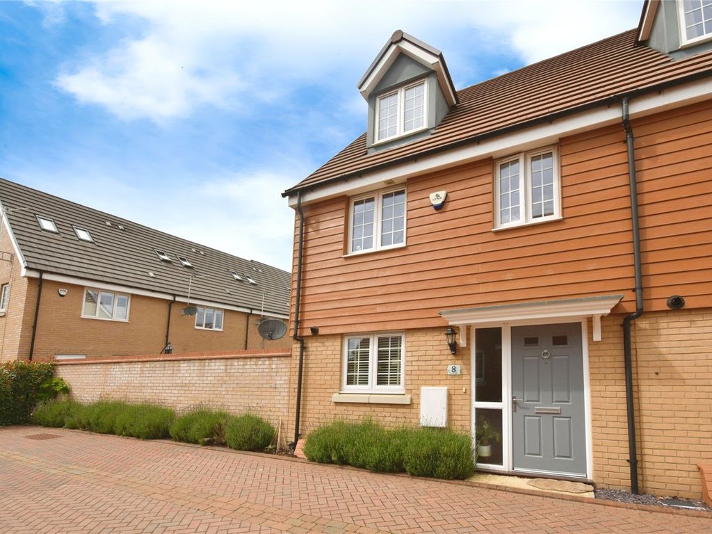 3 bed semidetached house to rent in Saritor Croft, Leighton Buzzard