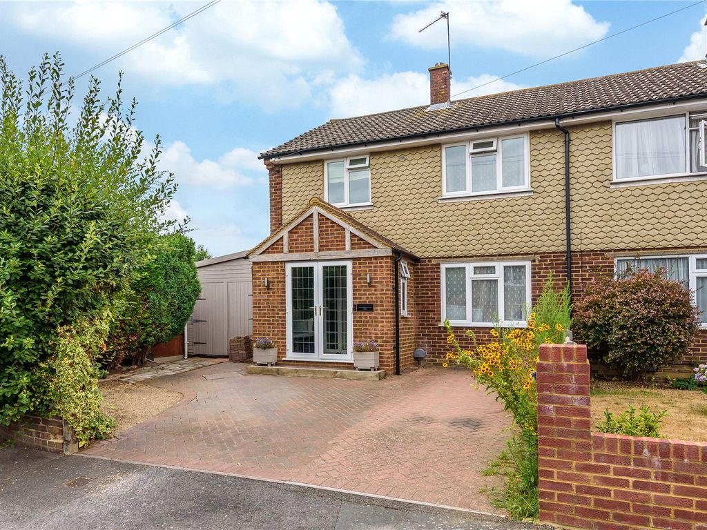3 bed semidetached house for sale in Miles Road, Ash, Surrey GU12, £