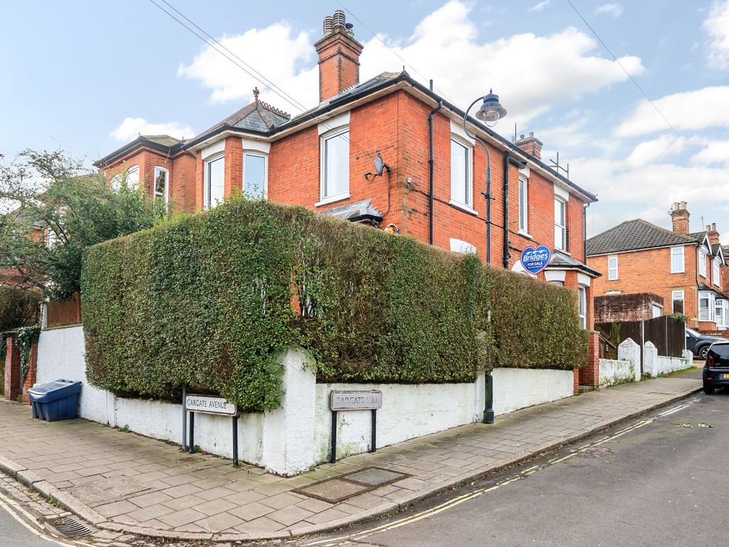 3 bed semidetached house for sale in Cargate Avenue, Aldershot